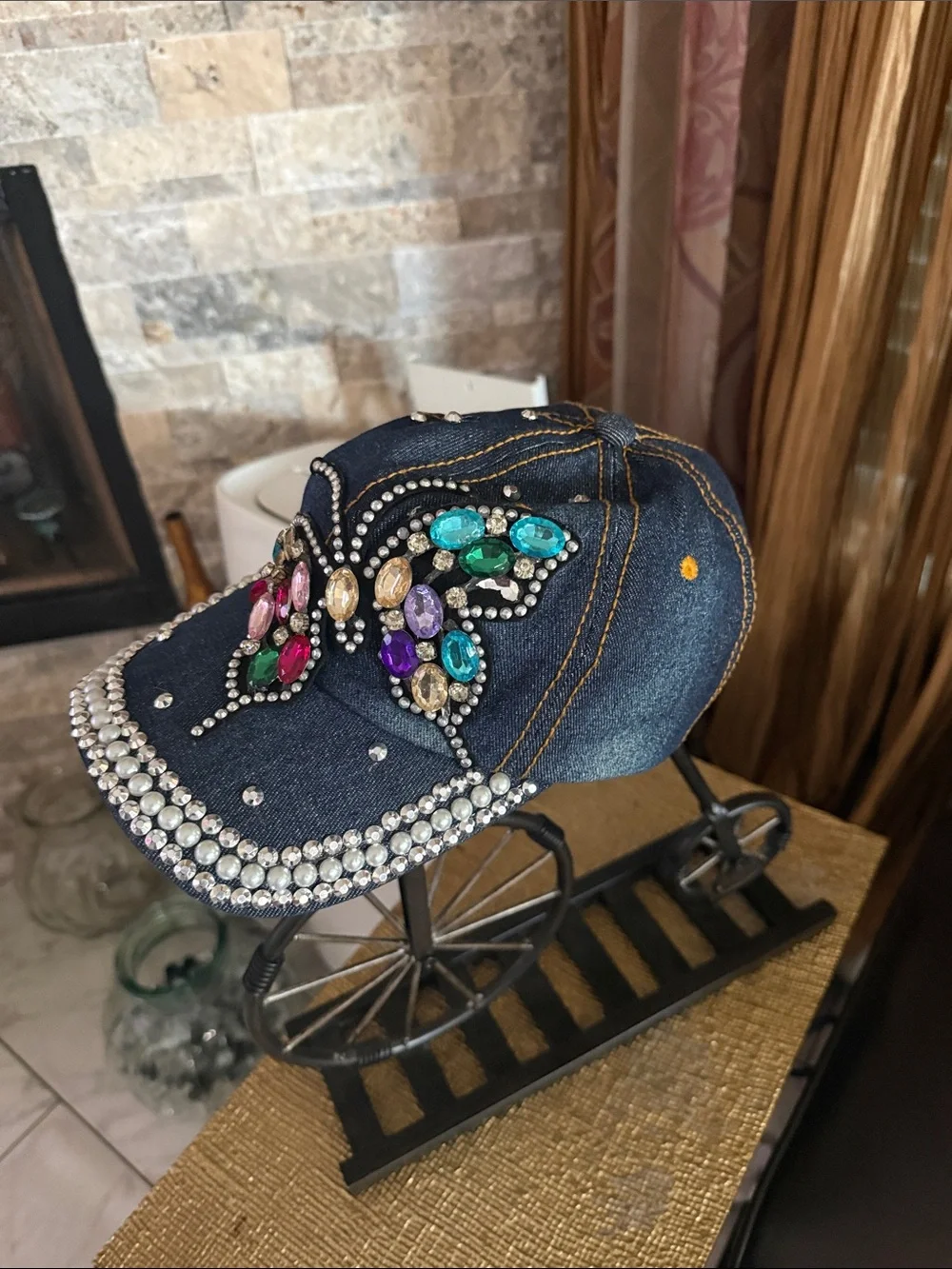 Women’s hat, no brand and like New!!!